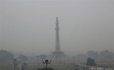 Smog and its Effects on Lahore .